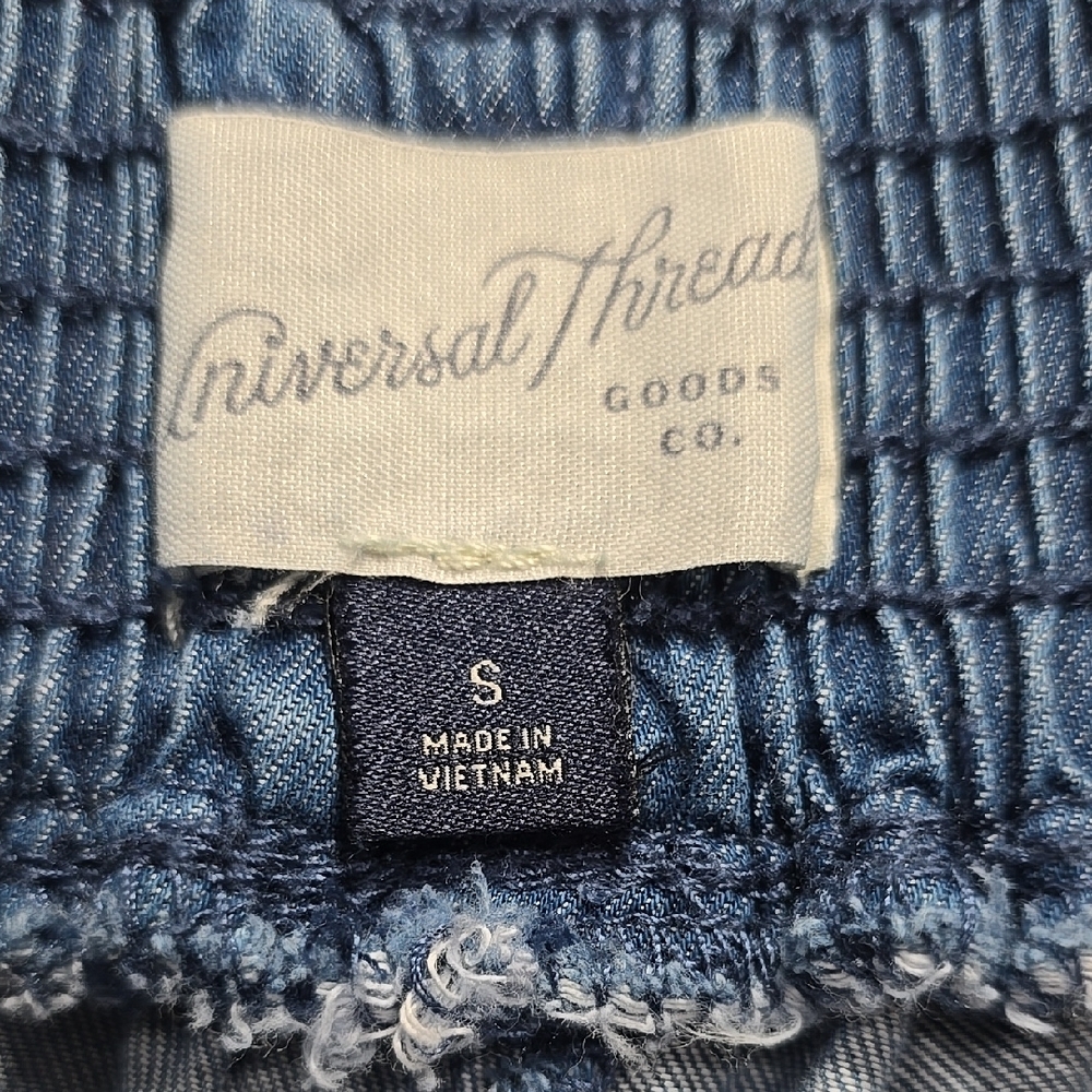 3/$15 Universal Thread– Women's Blue Chambray Smocked Waist Shorts Sz Small - Picture 4 of 9